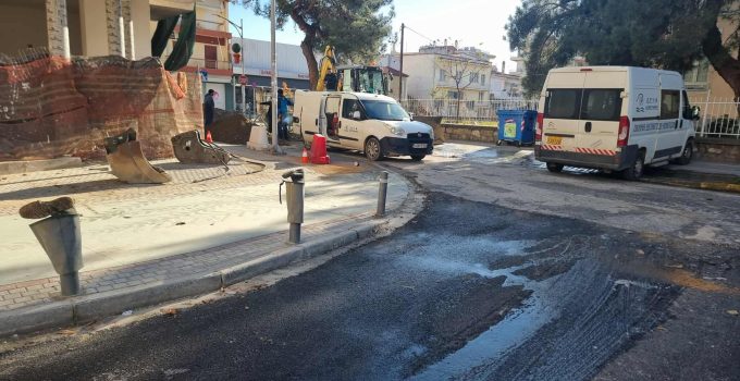 Su Olmadan Gümülcine (Komotini) Mahalleleri Su Hattında Kırılma nedeniyle